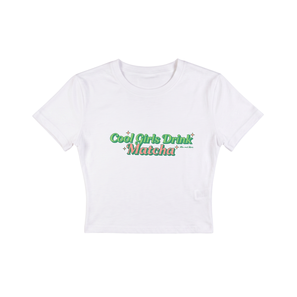 Cool Girls Drink Matcha Baskılı Crop Tişört – Modal Kumaş, Esnek ve Rahat, Kadın T-Shirt