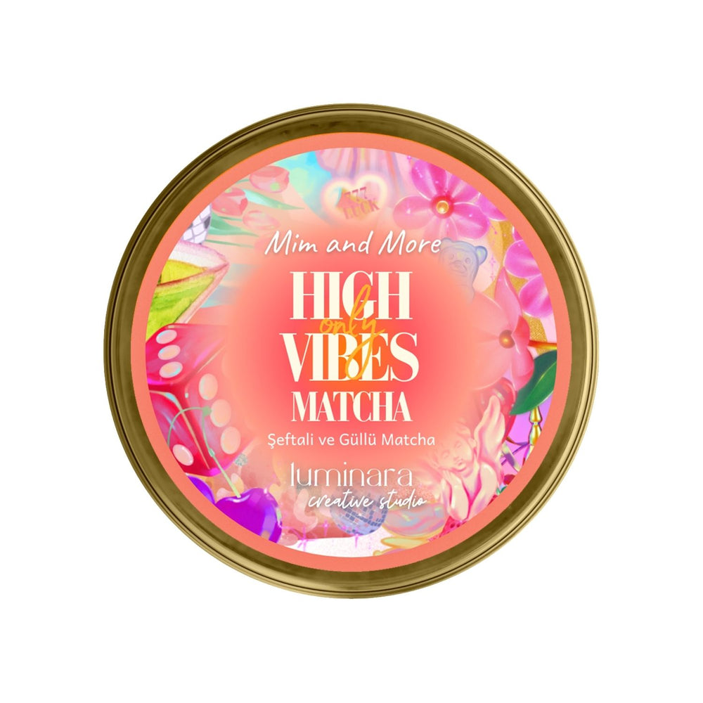 High Vibes Matcha – Gül & Şeftali Aromalı Ceremonial Grade Matcha Tozu 25 g