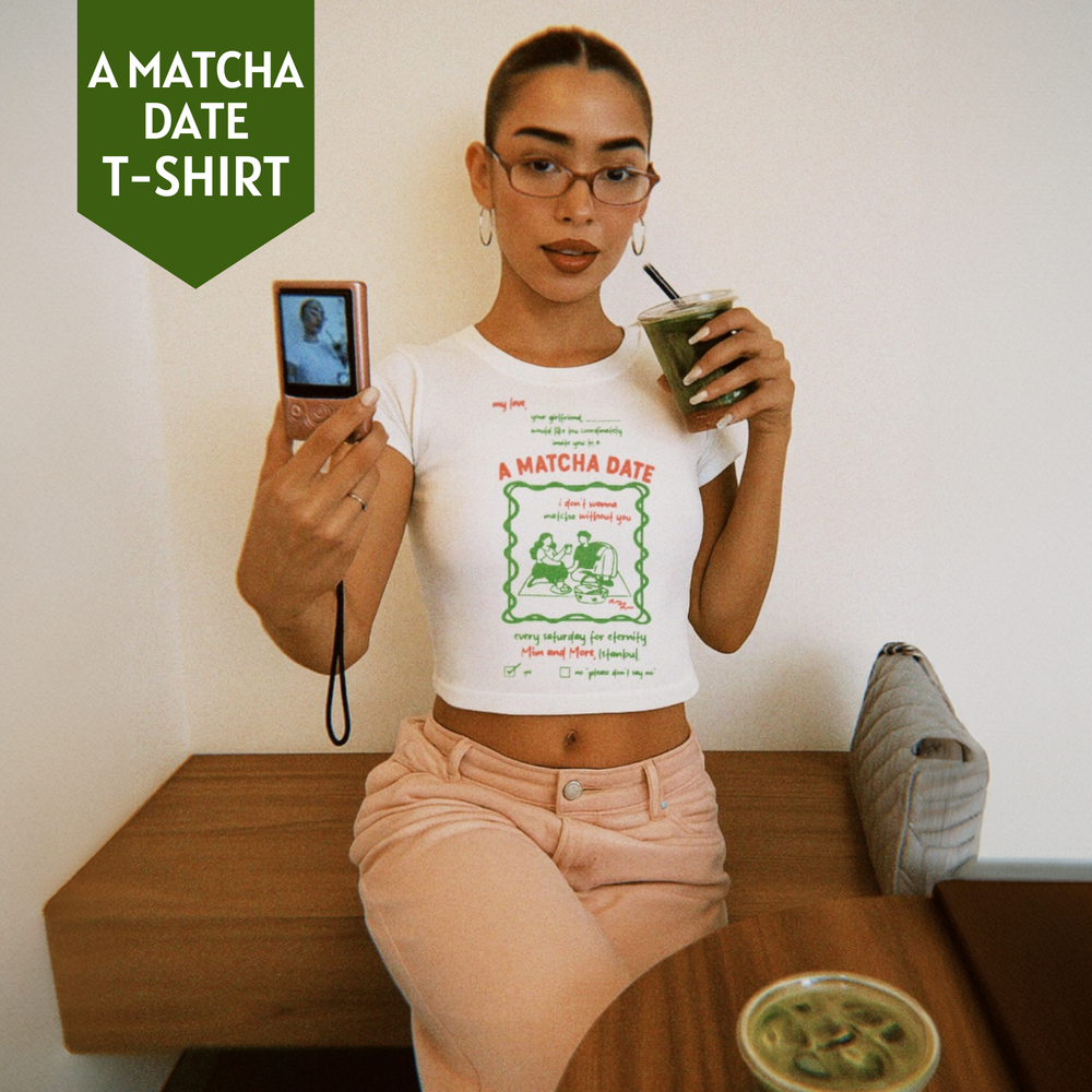 A Matcha Date Baskılı Crop Tişört – Modal Kumaş, Esnek ve Rahat, Kadın T-Shirt