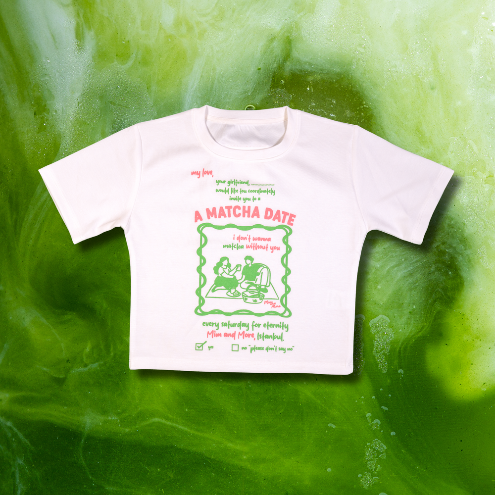 A Matcha Date Baskılı Crop Tişört – Modal Kumaş, Esnek ve Rahat, Kadın T-Shirt